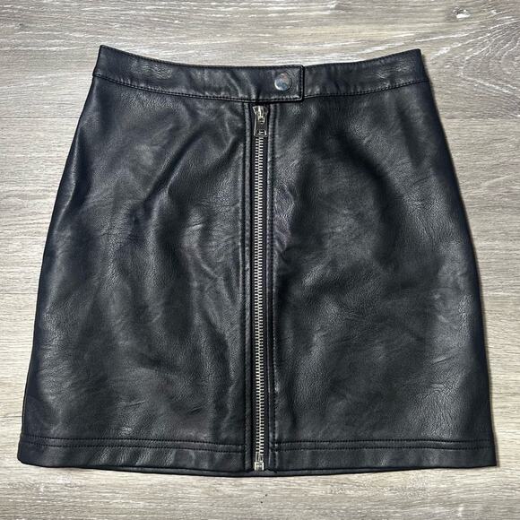Topshop Dresses & Skirts - Topshop Black Faux Leather Zipper Mini Skirt NEW